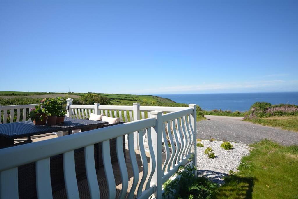 Bay View - Fantastic Views Of Whitsand Bay Torpoint Exterior foto