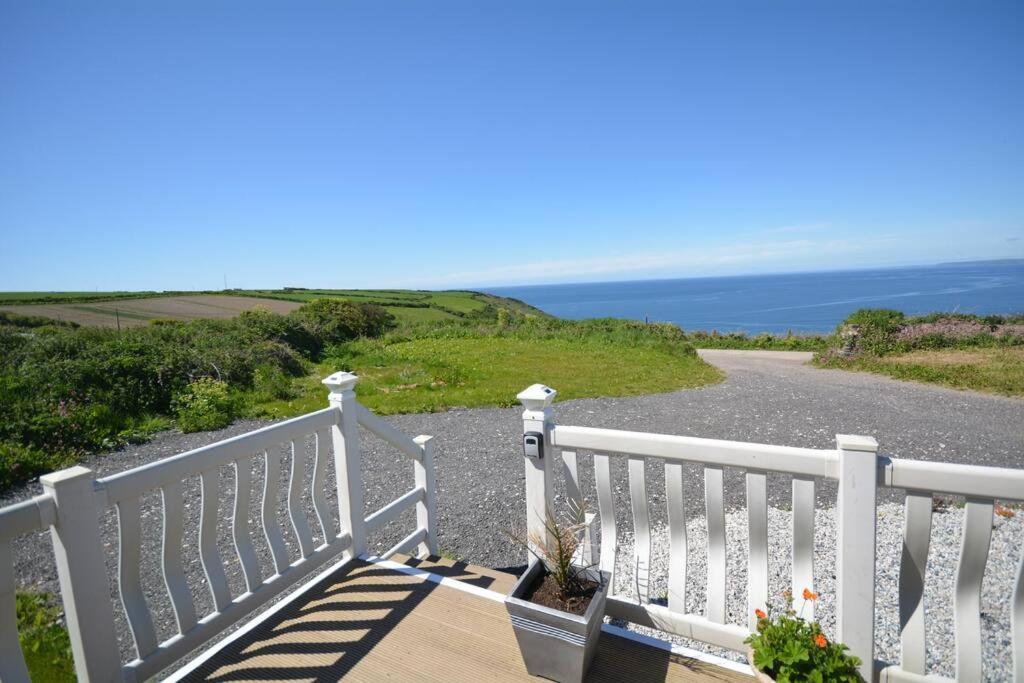 Bay View - Fantastic Views Of Whitsand Bay Torpoint Exterior foto